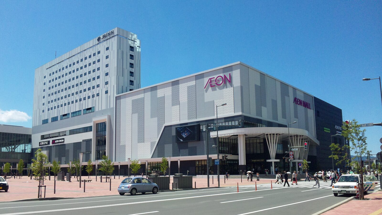 11月3日 旭川市 イオンモール旭川駅前 ツリー点灯は16時30分・観覧無料、演奏は15時40分から